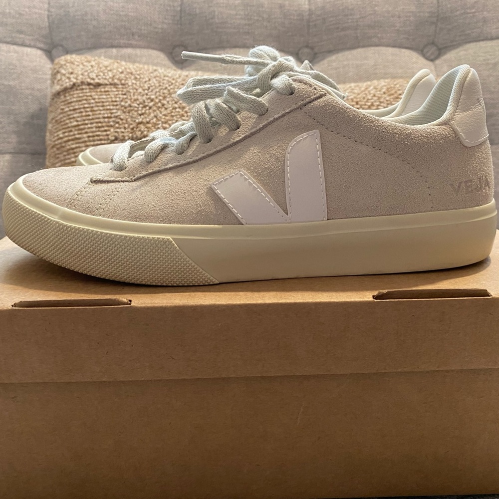 Veja Campo Suede Natural White EUC w Box 38 EUR